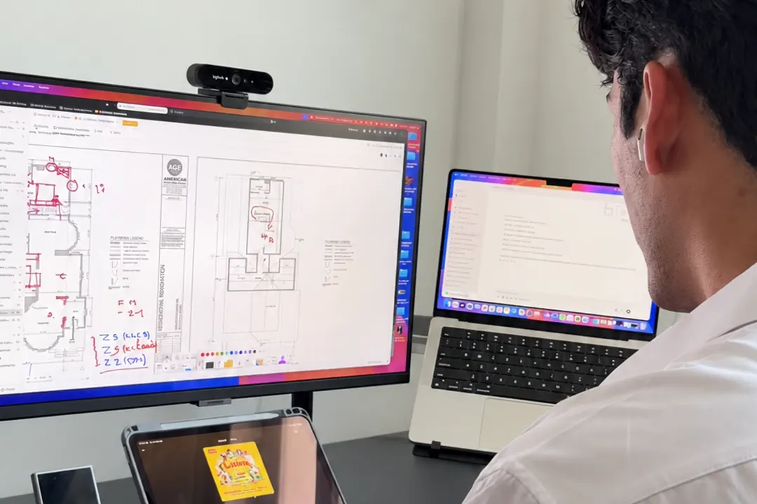Revisión del proyecto en la oficina